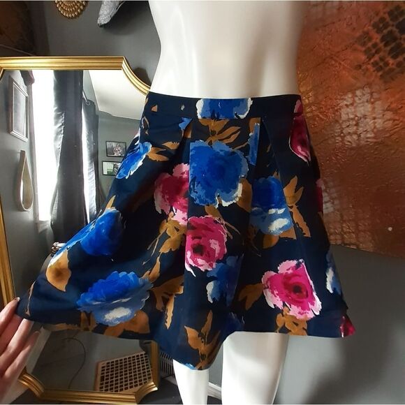 Forever 21 Dark Floral Pleated Mini Skirt - Picture 7 of 12